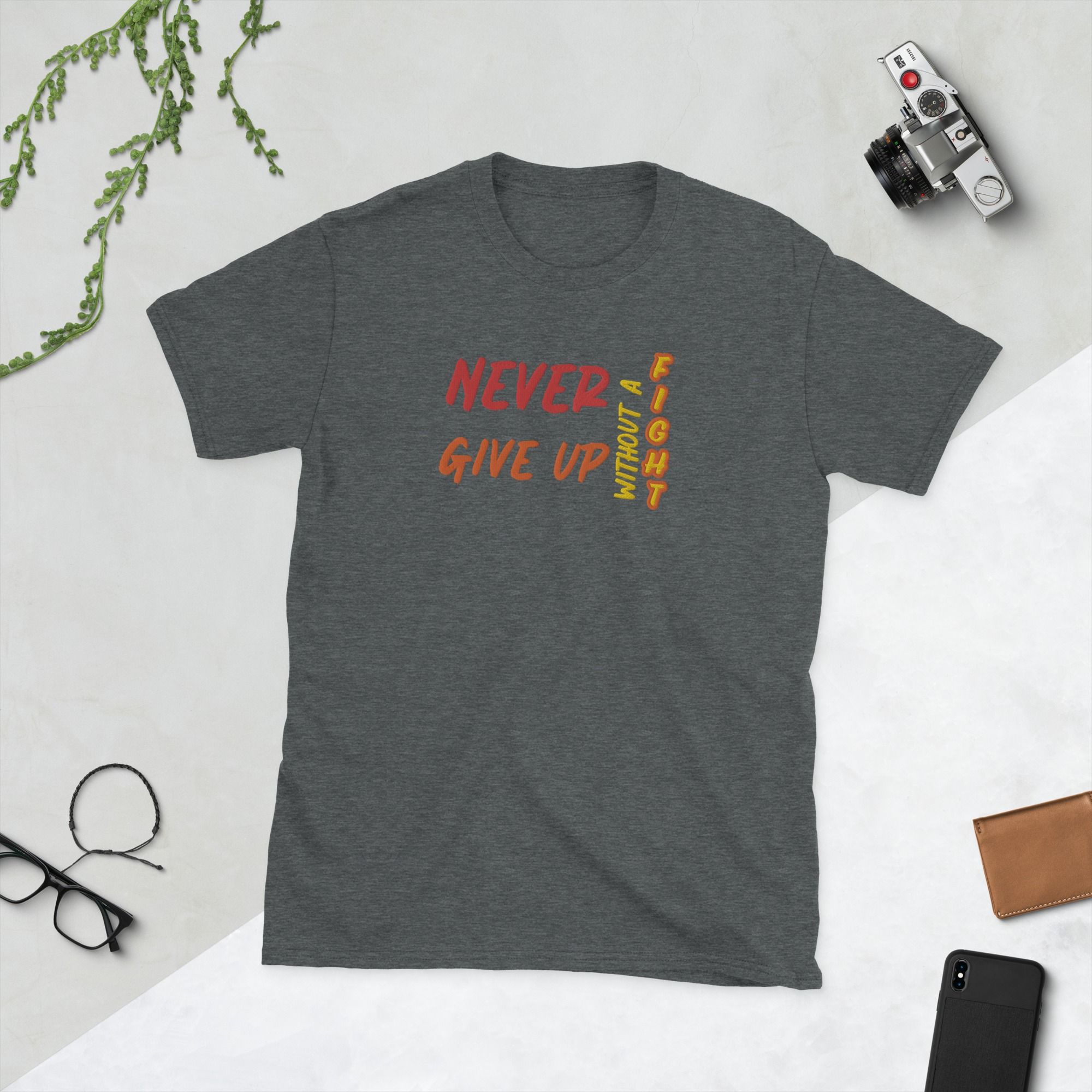 Camiseta bordada Never Give Up Without a Fight - Imagen 6